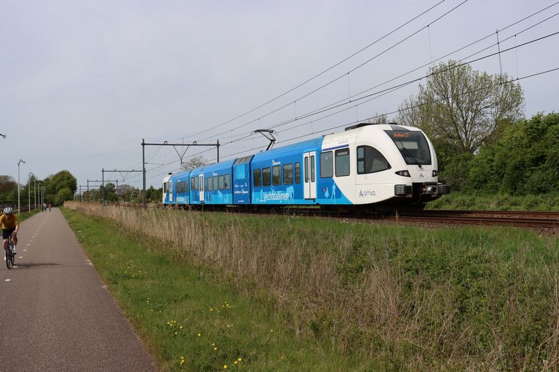 Vechtdallijnen GTW tijdens Koningsdag op de lijn Arnhem - Zevenaar